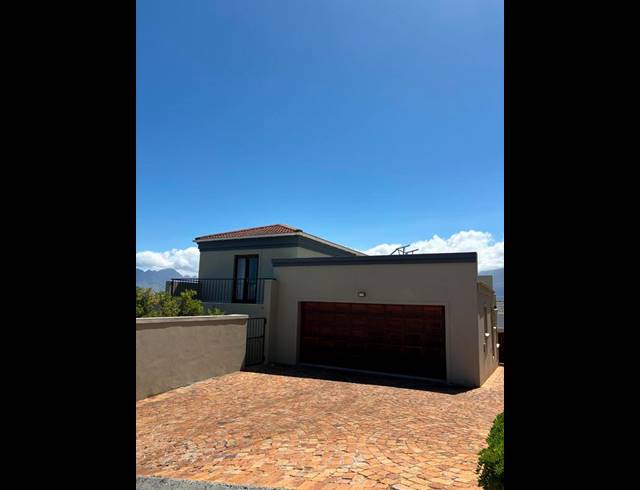 3 BEDROOM PROPERTY TO RENT IN MOUNTAIN SIDE